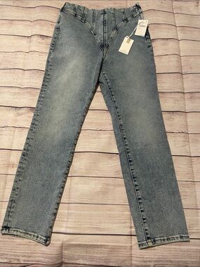 NWT Good American Light Wash High-Rise Jeans